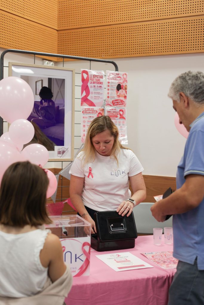 Stand d'un exposant au salon des 1 an de Link Caudaciens (photo officielle 12)