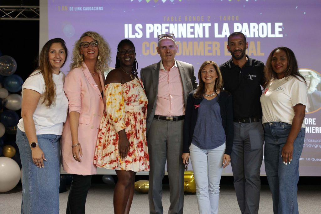 Les intervenants des tables rondes réunis sur scène aux 1 an de Link Caudaciens (photo officielle 59)
