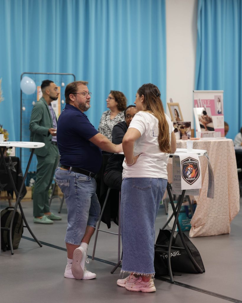 Stand d'un exposant au salon des 1 an de Link Caudaciens (photo officielle 8)