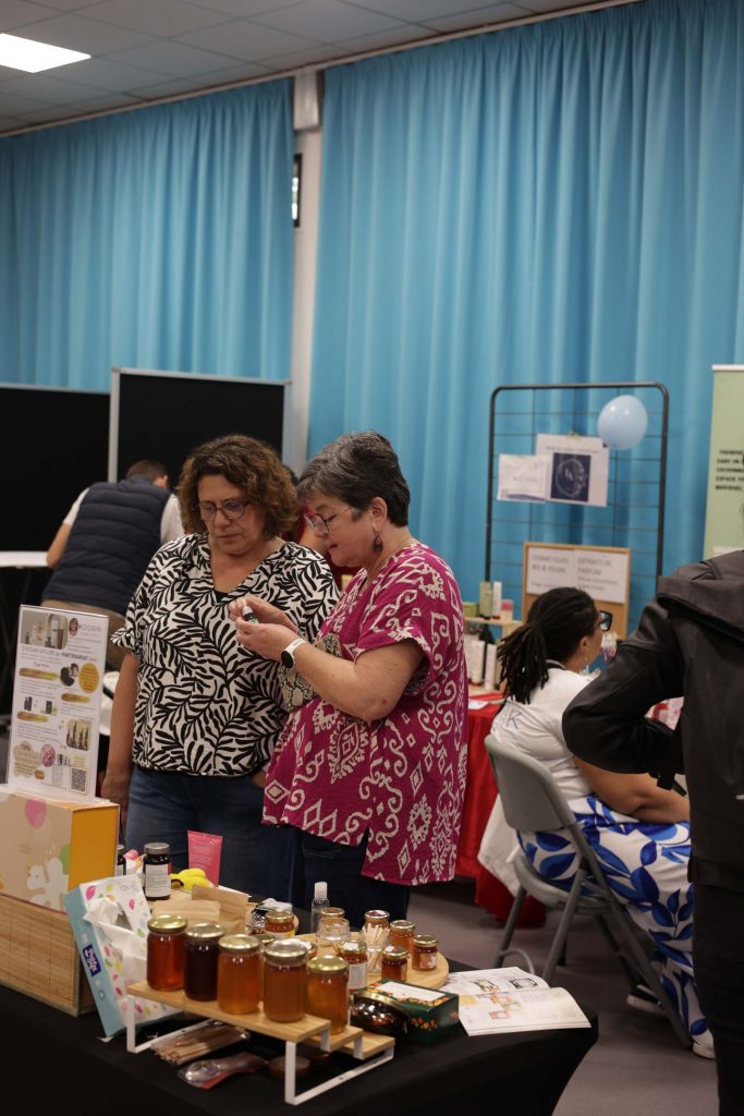 Stand d'un exposant au salon des 1 an de Link Caudaciens (photo officielle 85)
