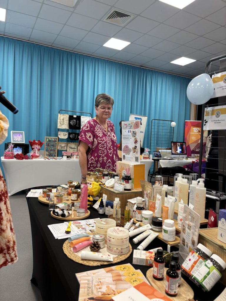 Stand de produits naturels d'une exposante