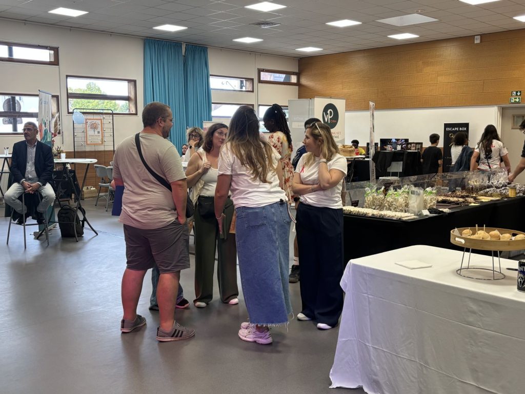 Réseautage autour du buffet