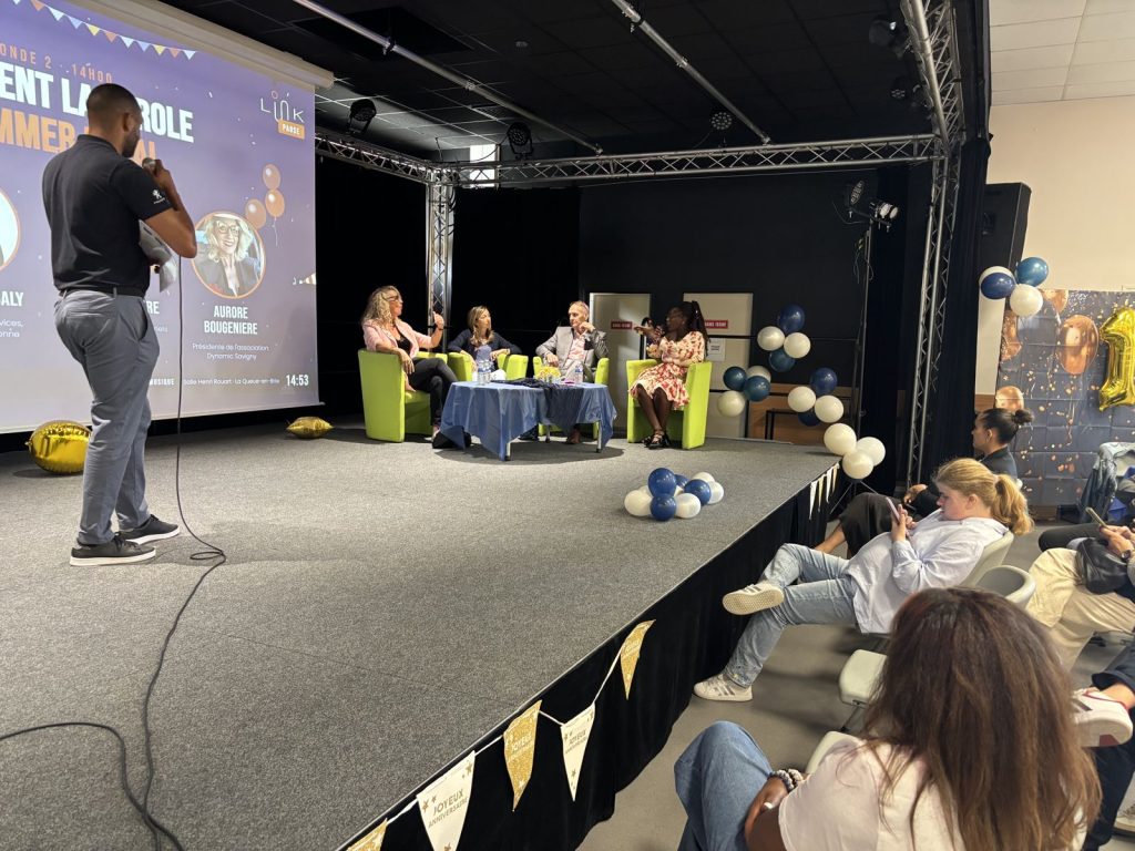 L'animateur et le public pendant une table ronde